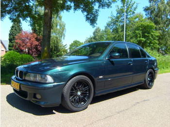 BMW M5 - Voiture