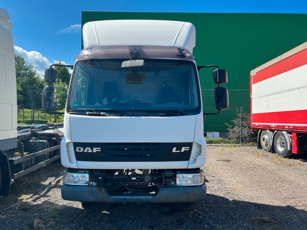 Camion à rideaux coulissants DAF LF 45.220 12 to. for PARTS no engine no gearbox!: photos 4