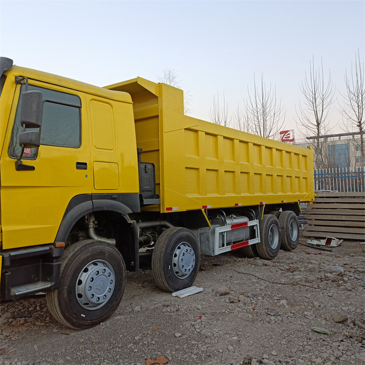 Camion benne HOWO HOWO 8x4 371hp-Yellow: photos 10