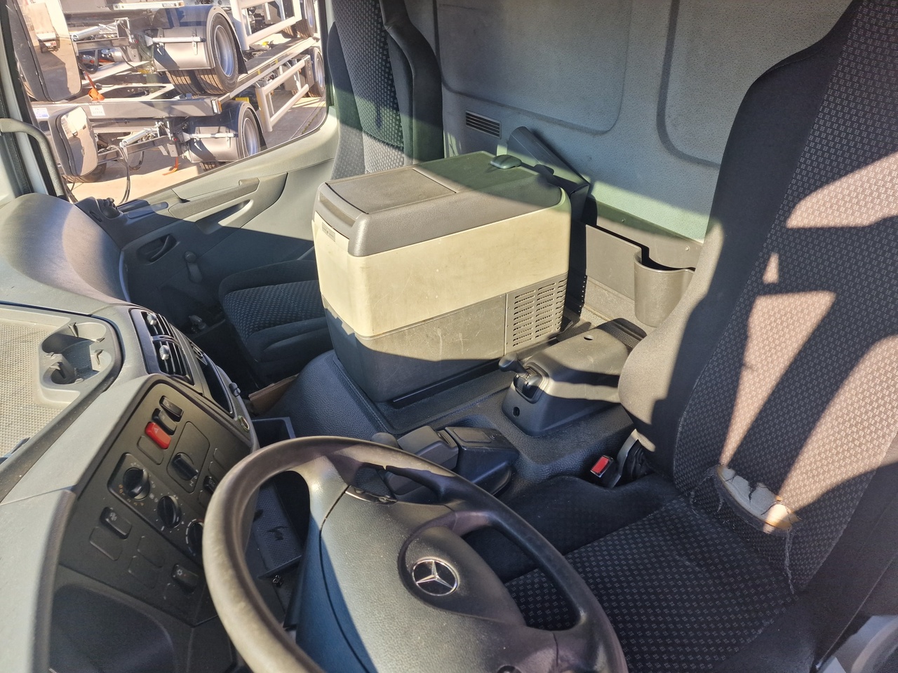 Camion plateau Mercedes Benz Atego 1524 *Bär lifting plattform: photos 9