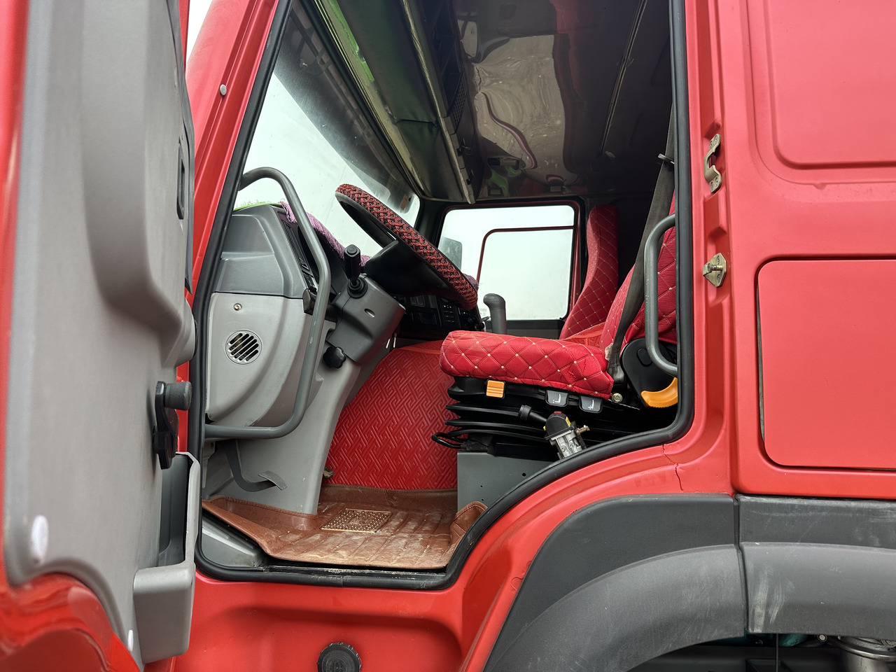 Camion benne SINOTRUK HOWO 420 Dump Truck 8x4: photos 7