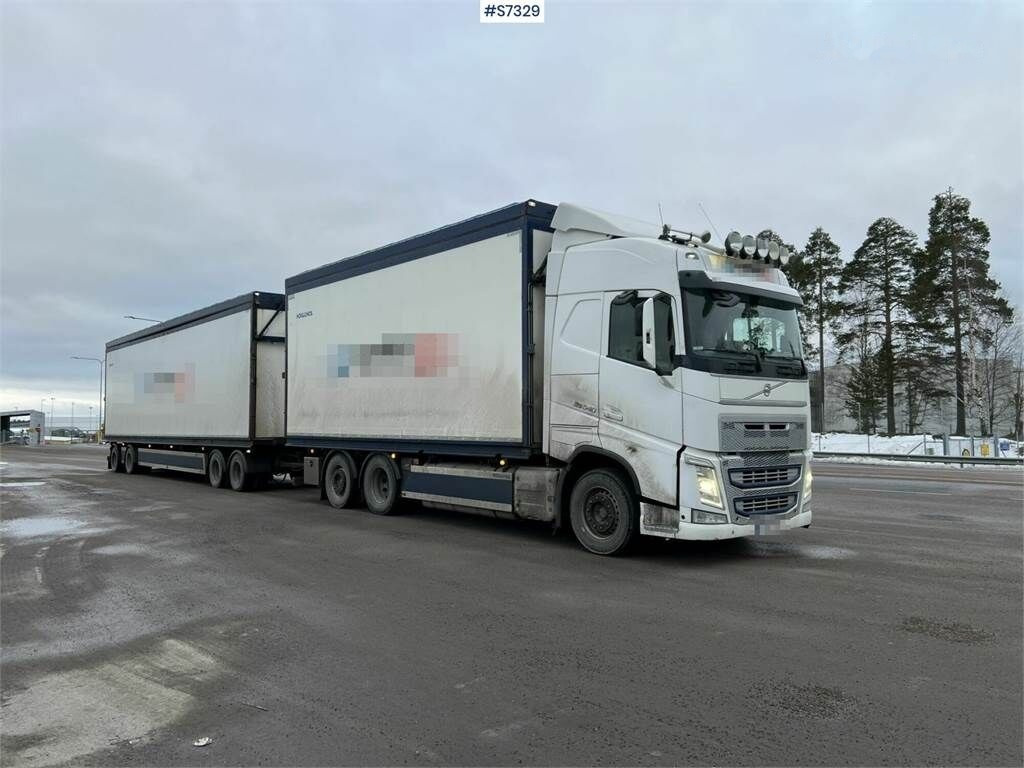 Camion fourgon Volvo FH 6x2 wood chip truck with trailer: photos 14