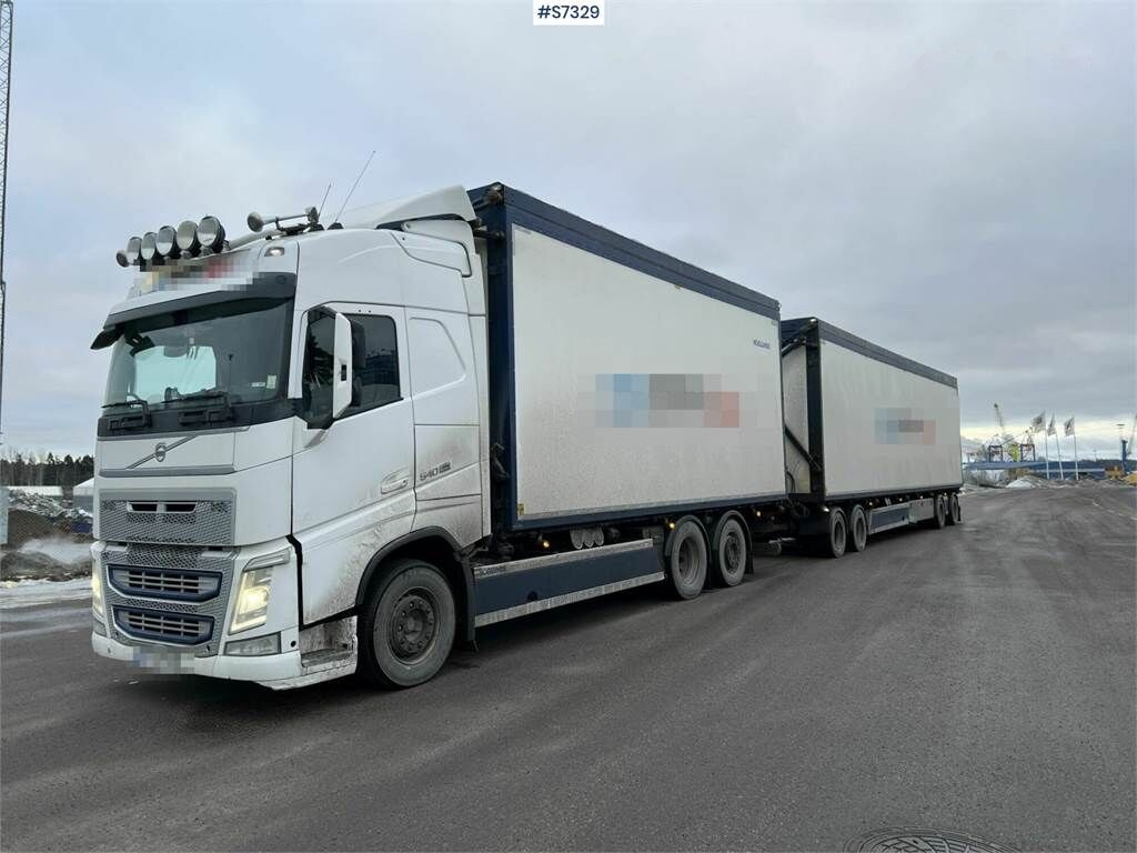 Camion fourgon Volvo FH 6x2 wood chip truck with trailer: photos 15