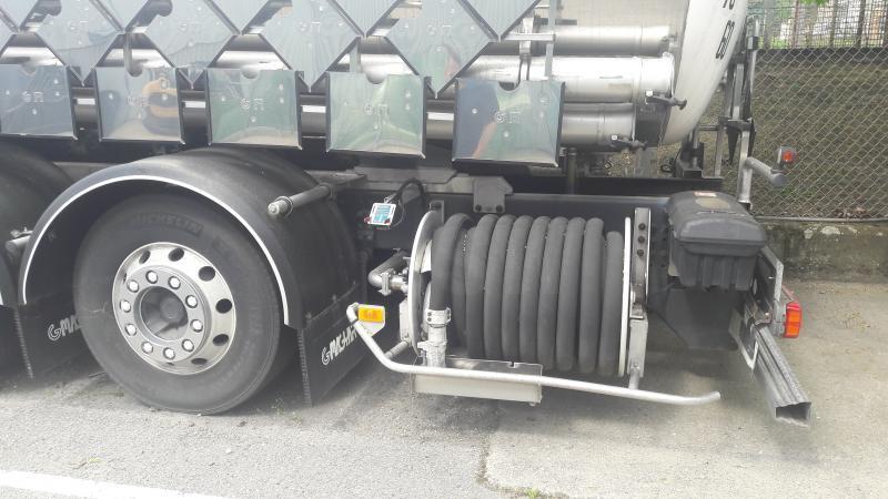 Camion citerne pour transport de produits chimiques Volvo FM12 450: photos 3