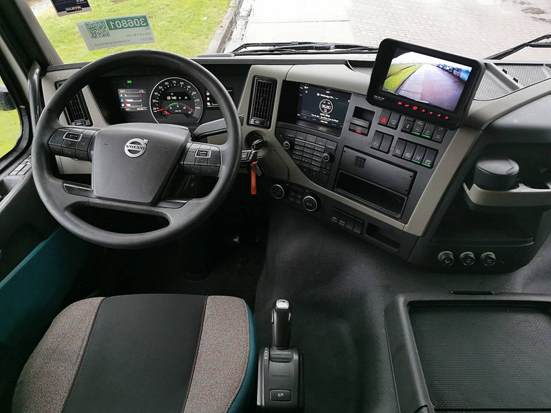 Camion fourgon Volvo FM 330 6x2*4 taillift airco: photos 8