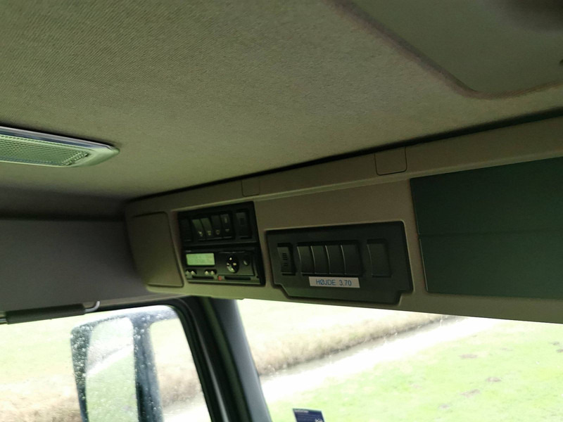 Camion fourgon Volvo FM 330 6x2*4 taillift airco: photos 10