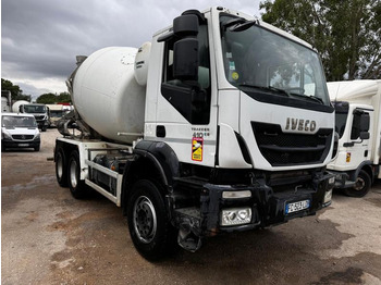 Camion malaxeur IVECO Trakker