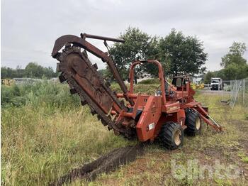 Trancheuse 2002 Ditch Witch 4010DD mit Heckbagger A420: photos 1