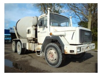 Iveco 256M26K - Camion malaxeur