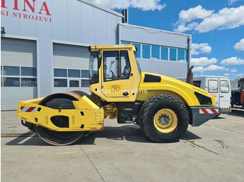 BOMAG BW213 DH-4 - Compacteur à pieds de mouton/ Monocylindre