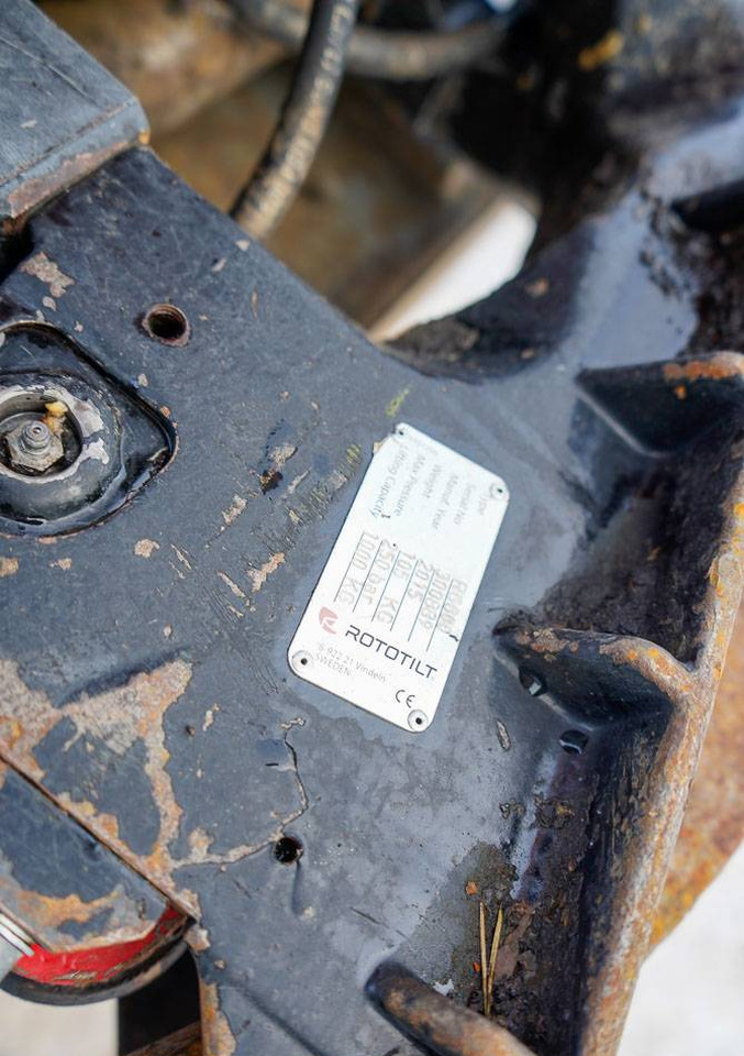 Pelle sur pneus Hitachi ZX140W-5 VARUSTELTU KONE: photos 15