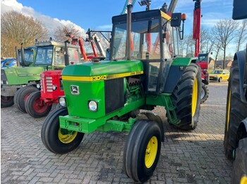 Tracteur agricole JOHN DEERE 3040: photos 1