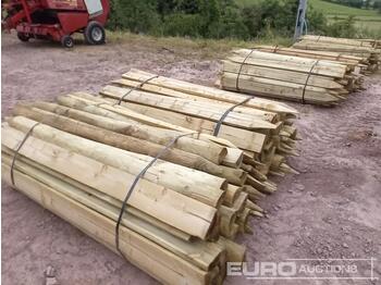 Matériel forestier Bundle of Split Timber Posts (2 of): photos 1