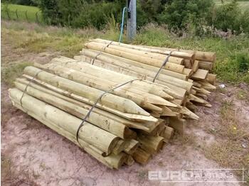 Matériel forestier Bundle of Split Timber Posts (2 of): photos 1