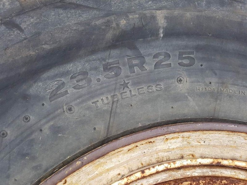 Pneus et jantes pour Engins de chantier Cat 950H-Bridgestone 23.5R25-Tyre/Reifen/Band: photos 7
