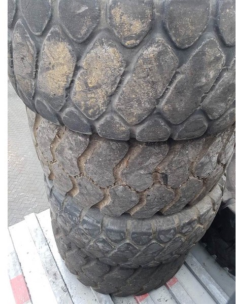 Pneus et jantes pour Engins de chantier Cat 950H-Bridgestone 23.5R25-Tyre/Reifen/Band: photos 3