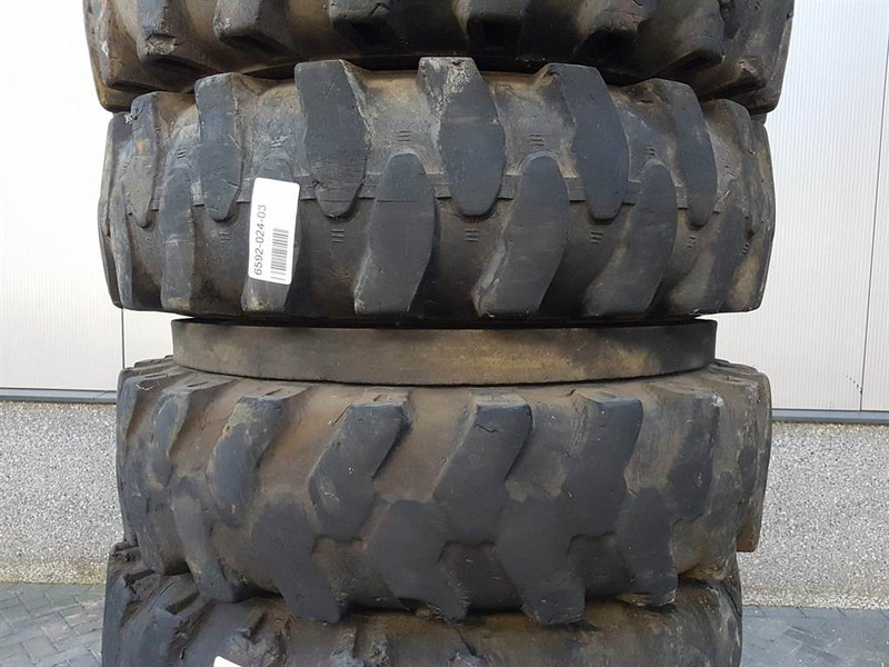 Pneus et jantes pour Engins de chantier Furukawa W725LS-10.00-20-Tire/Reifen/Band: photos 5