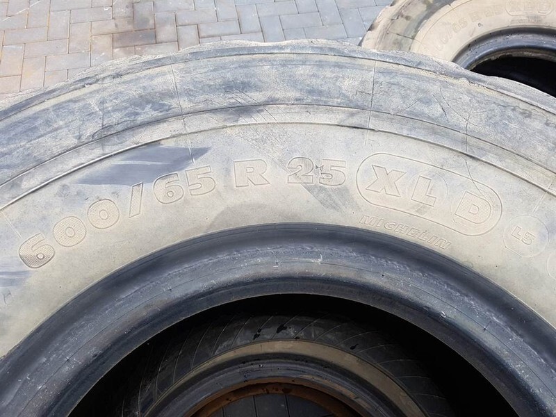 Pneu pour Engins de chantier Michelin 600/65R25 - Tyre/Reifen/Band: photos 5