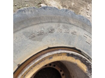 Roue complète pour Chargeuse sur pneus Volvo Hjul: photos 5