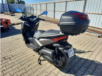 Yamaha X-MAX 125 - Quadricycle: photos 1
