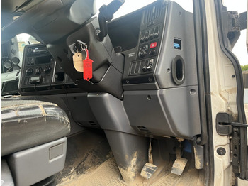 Scania P400 8X4 - Camion plateau: photos 3