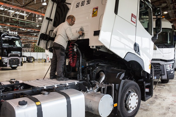 Renault Trucks France - Camions RENAULT - Année: 2013 undefined: photos 10