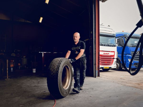 Hesselink Trucks B.V. - Annonce de vente undefined: photos 4