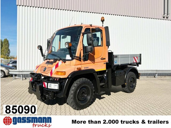 Camion plateau UNIMOG U300