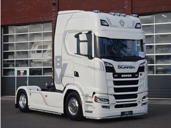 Tracteur routier SCANIA