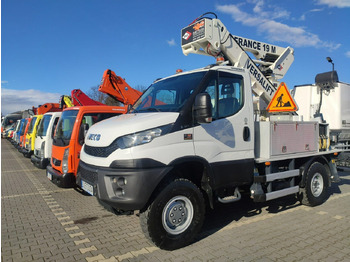 Camion avec nacelle IVECO Daily