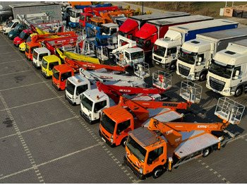 Camion avec nacelle NISSAN