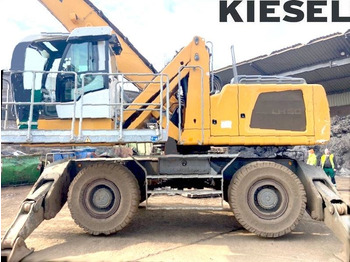 Pelle de manutention LIEBHERR