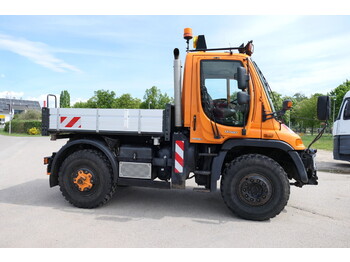Camion plateau, Véhicule de voirie/ Spécial UNIMOG U400  405/12 AHK KLIMA ZAPFWELLE vorn SFZ KOMMUN: photos 4