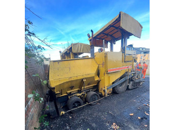 Finisseur CATERPILLAR