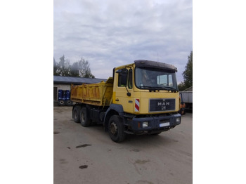 Camion benne MAN 26.403