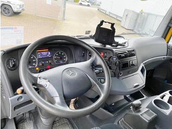 Photo d'intérieur 1: Camion grue, Camion plateau Mercedes-Benz Axor 1833 L 4x2 Axor 1833 L 4x2 mit Heckkran Hiab XS 133 K-2