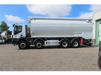 Camion citerne Iveco Eurotrakker 410 8x4. Light damages, 100% all working. 100% drivable: photos 4
