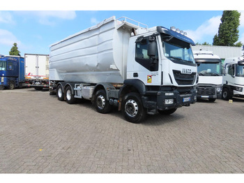 Camion citerne Iveco Eurotrakker 410 8x4. Light damages, 100% all working. 100% drivable: photos 3