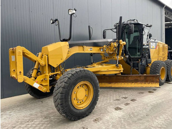 Niveleuse CATERPILLAR 140M