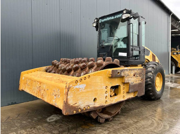 Compacteur CATERPILLAR
