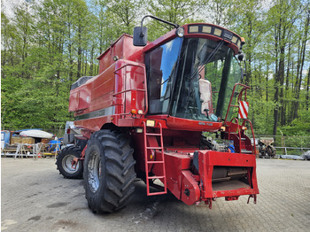 Moissonneuse-batteuse CASE IH
