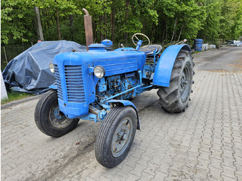 Tracteur agricole ZETOR