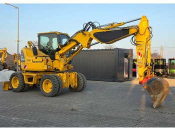 Pelle sur pneus KOMATSU