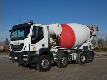 Camion malaxeur IVECO Trakker