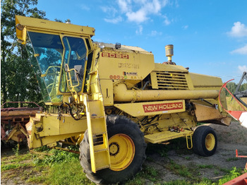 Moissonneuse-batteuse NEW HOLLAND