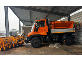 Camion Unimog U400 4x4, Winterdienst, Schild+Streuer: photos 3