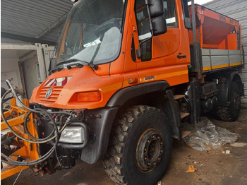 Camion Unimog U400 4x4, Winterdienst, Schild+Streuer: photos 4