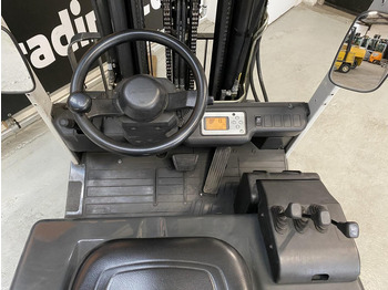 Chariot élévateur électrique UniCarriers 1Q1L25Q: photos 5 Chariot élévateur électrique UniCarriers 1Q1L25Q: photos 5