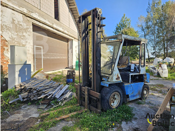 Chariot élévateur CATERPILLAR