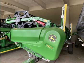 Moissonneuse-batteuse JOHN DEERE
